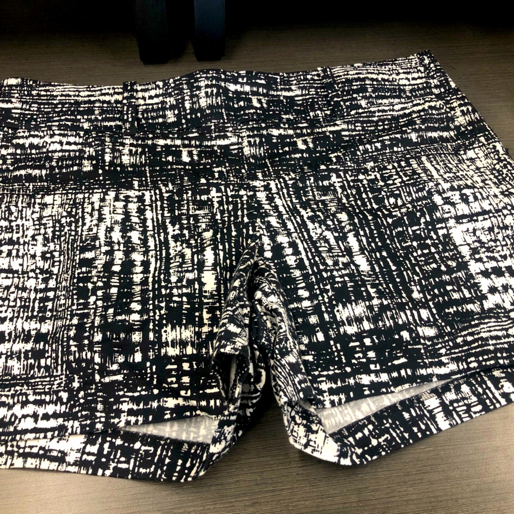 Ann Taylor City Shorts sz 8 excellent used condition